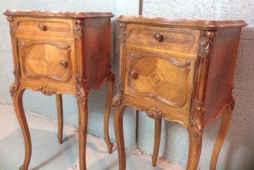 WALNUT PAIR OF FRENCH BEDSIDE CABINETS - ADDITIONAL PHOTO 3