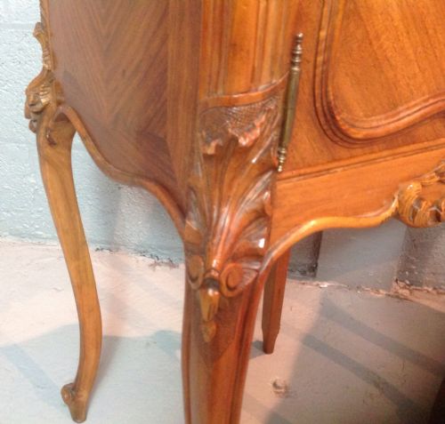 WALNUT PAIR OF FRENCH BEDSIDE CABINETS - ADDITIONAL PHOTO 9