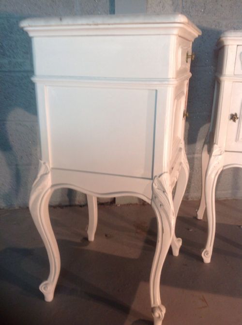 PAIR OF PAINTED FRENCH BEDSIDE CABINETS - ADDITIONAL PHOTO 3