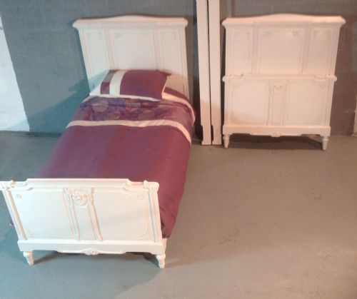 pair of french walnut beds - CATEGORY: ANTIQUE BEDS - DATED 1900