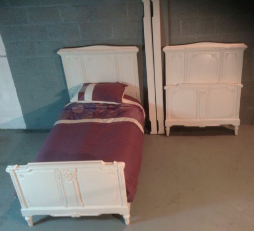 PAIR OF FRENCH WALNUT BEDS - ADDITIONAL PHOTO 9
