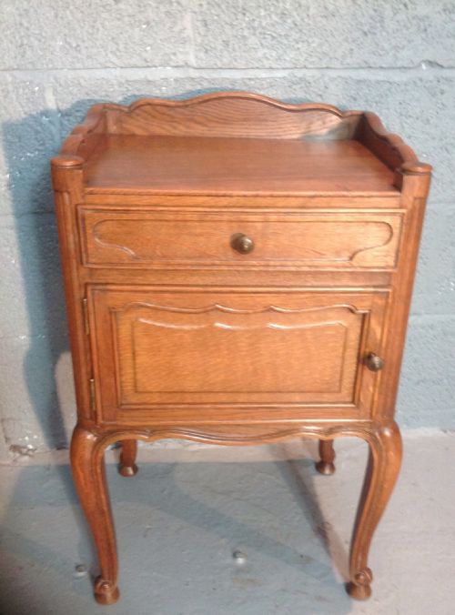 PAIR OF FRENCH OAK BEDSIDE CABINETS - ADDITIONAL PHOTO 2