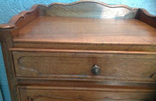 PAIR OF FRENCH OAK BEDSIDE CABINETS - ADDITIONAL PHOTO 4