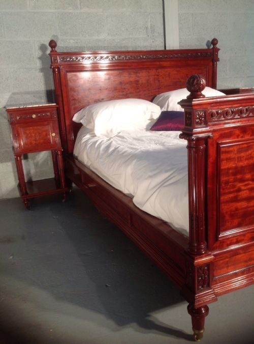 MAHOGANY KINGSIZE BED AND BEDSIDE CABINETS - ADDITIONAL PHOTO 5