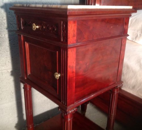 MAHOGANY KINGSIZE BED AND BEDSIDE CABINETS - ADDITIONAL PHOTO 11