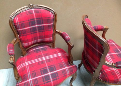 PAIR OF FRENCH ARMCHAIRS IN TARTAN FABRIC - ADDITIONAL PHOTO 4