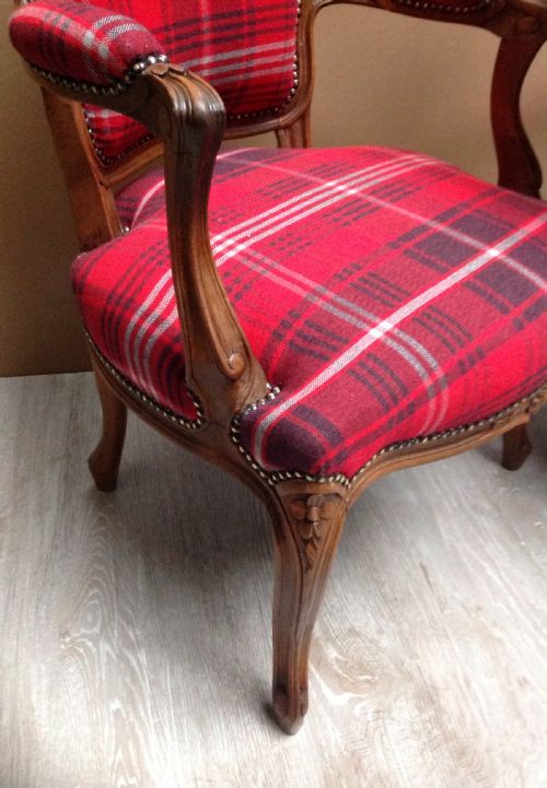 PAIR OF FRENCH ARMCHAIRS IN TARTAN FABRIC - ADDITIONAL PHOTO 5