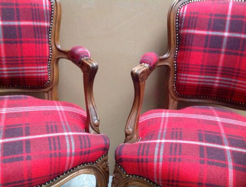 PAIR OF FRENCH ARMCHAIRS IN TARTAN FABRIC - ADDITIONAL PHOTO 9
