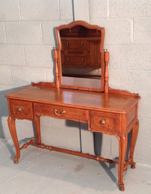 french oak dressing table - CATEGORY: ANTIQUE DRESSING TABLES - DATED 1920