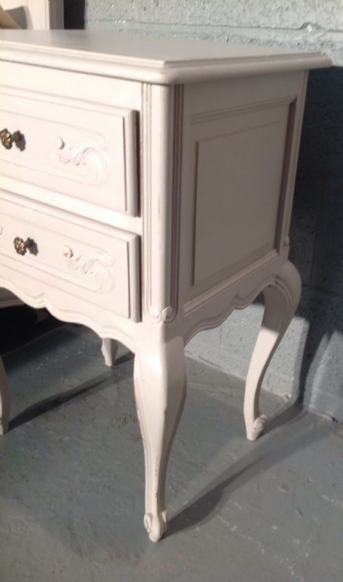 PAINTED KINGSIZE FRENCH BED AND BEDSIDE CABINETS - ADDITIONAL PHOTO 6