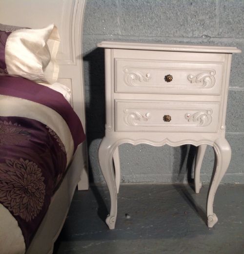 PAINTED KINGSIZE FRENCH BED AND BEDSIDE CABINETS - ADDITIONAL PHOTO 8