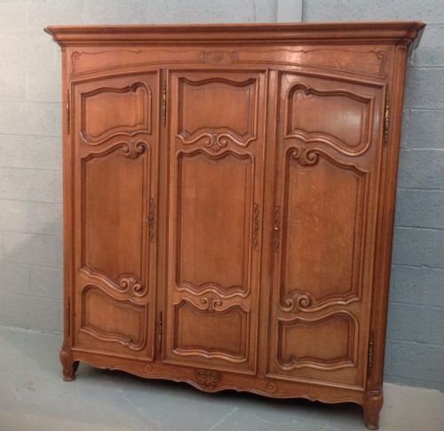 solid oak french triple armoire - CATEGORY: ANTIQUE WARDROBES - DATED 1920