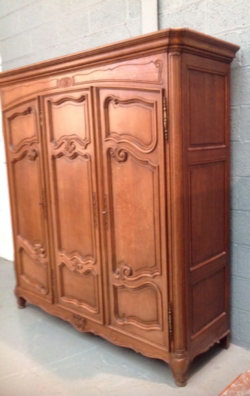 SOLID OAK FRENCH TRIPLE ARMOIRE - ADDITIONAL PHOTO 2