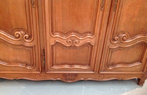 SOLID OAK FRENCH TRIPLE ARMOIRE - ADDITIONAL PHOTO 4