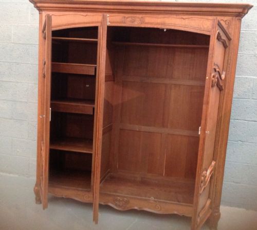 SOLID OAK FRENCH TRIPLE ARMOIRE - ADDITIONAL PHOTO 6