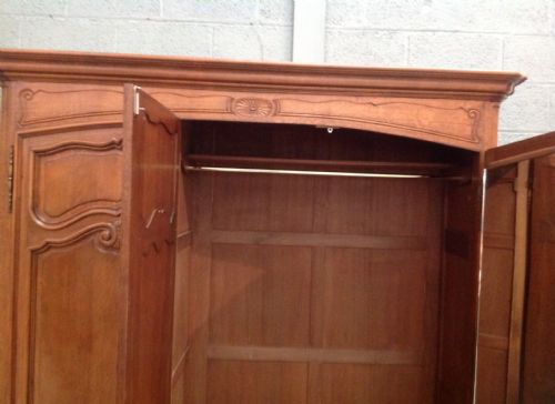 SOLID OAK FRENCH TRIPLE ARMOIRE - ADDITIONAL PHOTO 8