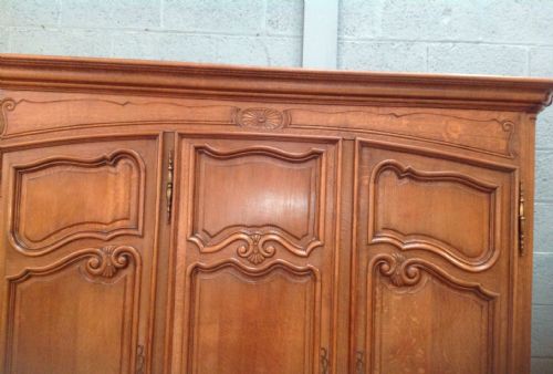 SOLID OAK FRENCH TRIPLE ARMOIRE - ADDITIONAL PHOTO 9