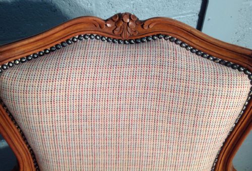 CARVED WALNUT FRENCH ARMCHAIR IN TWEED FABRIC - ADDITIONAL PHOTO 4