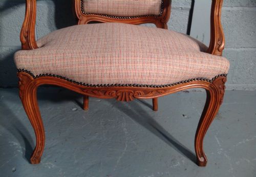 CARVED WALNUT FRENCH ARMCHAIR IN TWEED FABRIC - ADDITIONAL PHOTO 5