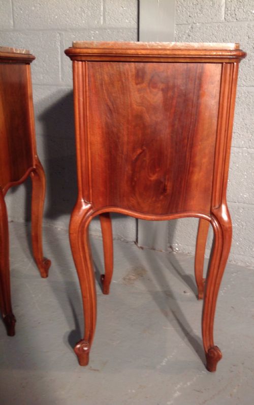 PAIR OF WALNUT FRENCH BEDSIDE CABINETS - ADDITIONAL PHOTO 3
