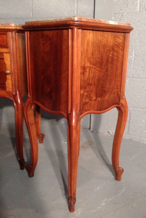 PAIR OF WALNUT FRENCH BEDSIDE CABINETS - ADDITIONAL PHOTO 4