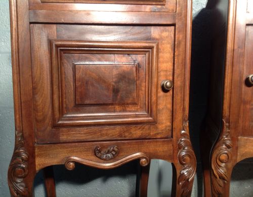PAIR OF FRENCH WALNUT BEDSIDE CABINETS - ADDITIONAL PHOTO 8