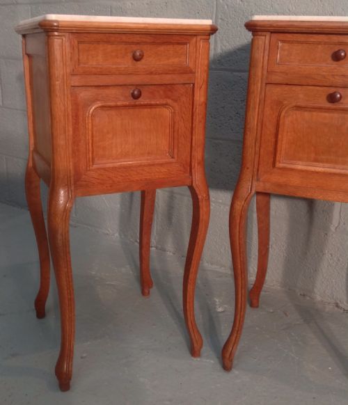 PAIR OF FRENCH OAK BEDSIDE CABINETS - ADDITIONAL PHOTO 5