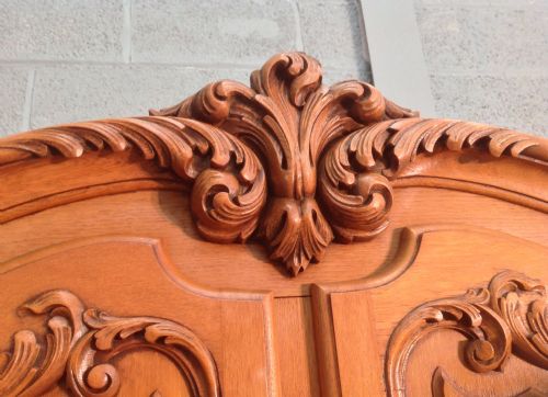 LARGE BREAKFRONT CARVED 4 DOOR OAK ARMOIRE - ADDITIONAL PHOTO 1