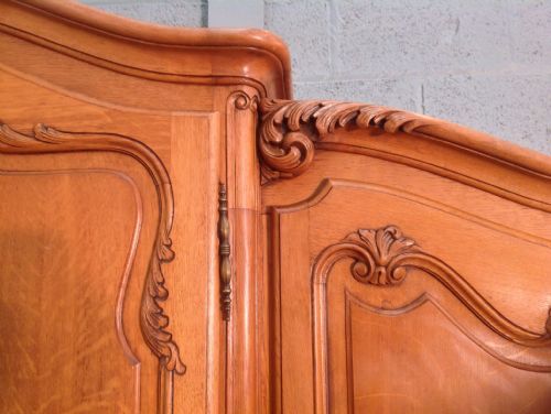 LARGE BREAKFRONT CARVED 4 DOOR OAK ARMOIRE - ADDITIONAL PHOTO 2