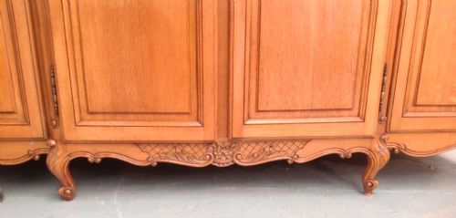 LARGE BREAKFRONT CARVED 4 DOOR OAK ARMOIRE - ADDITIONAL PHOTO 12