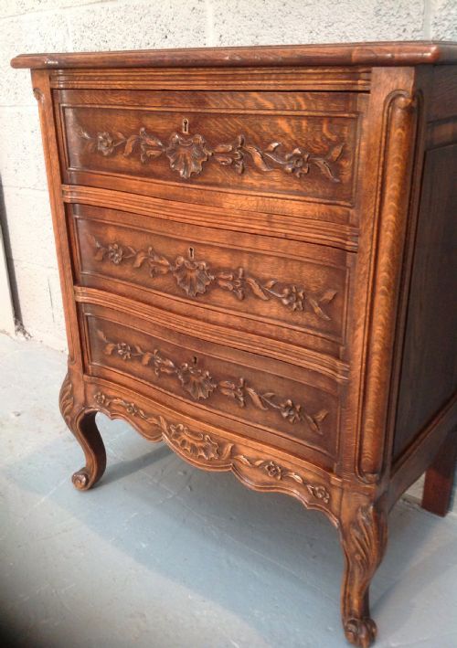 CARVED OAK FRENCH CHEST - ADDITIONAL PHOTO 5