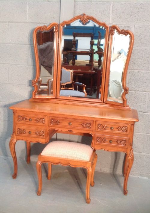 carved oak french dressing table - CATEGORY: ANTIQUE DRESSING TABLES - DATED 1920