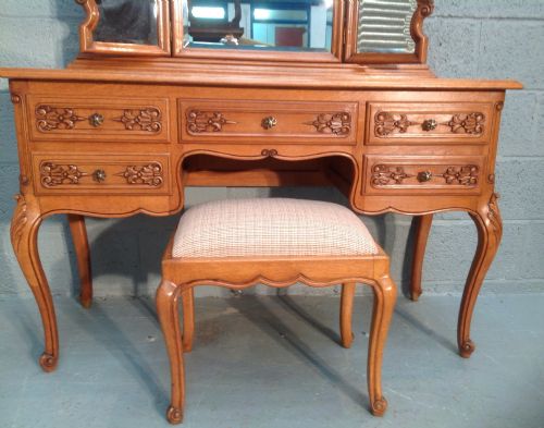 CARVED OAK FRENCH DRESSING TABLE - ADDITIONAL PHOTO 1