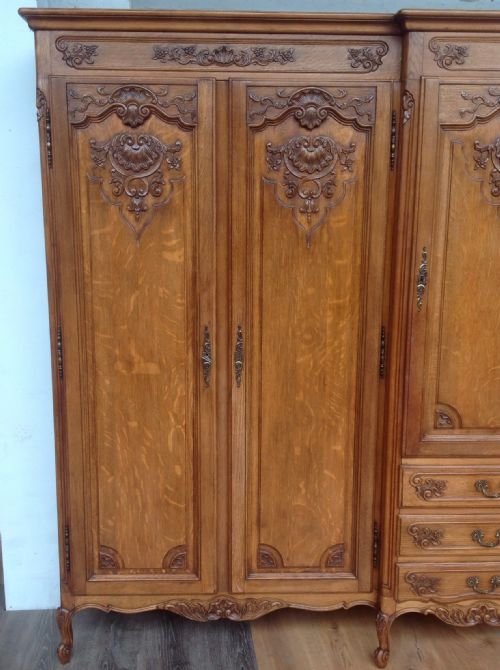CARVED OAK FRENCH ARMOIRE - ADDITIONAL PHOTO 1