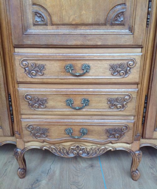 CARVED OAK FRENCH ARMOIRE - ADDITIONAL PHOTO 3