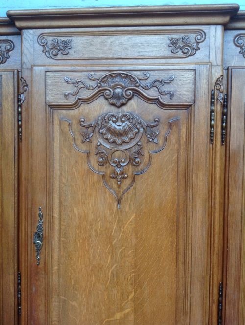CARVED OAK FRENCH ARMOIRE - ADDITIONAL PHOTO 6