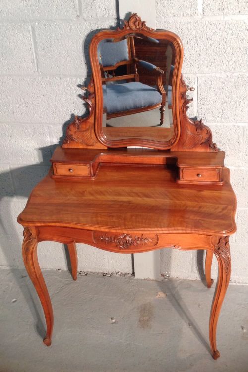 walnut french dressing table - CATEGORY: ANTIQUE DRESSING TABLES - DATED 1900