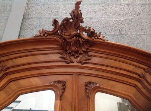 ANTIQUE FRENCH WALNUT ARMOIRE - ADDITIONAL PHOTO 1