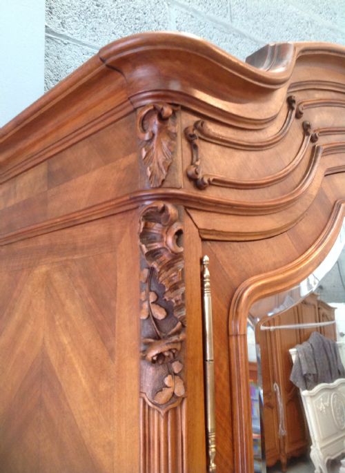 ANTIQUE FRENCH WALNUT ARMOIRE - ADDITIONAL PHOTO 3