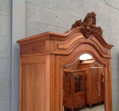 ANTIQUE FRENCH WALNUT ARMOIRE - ADDITIONAL PHOTO 4