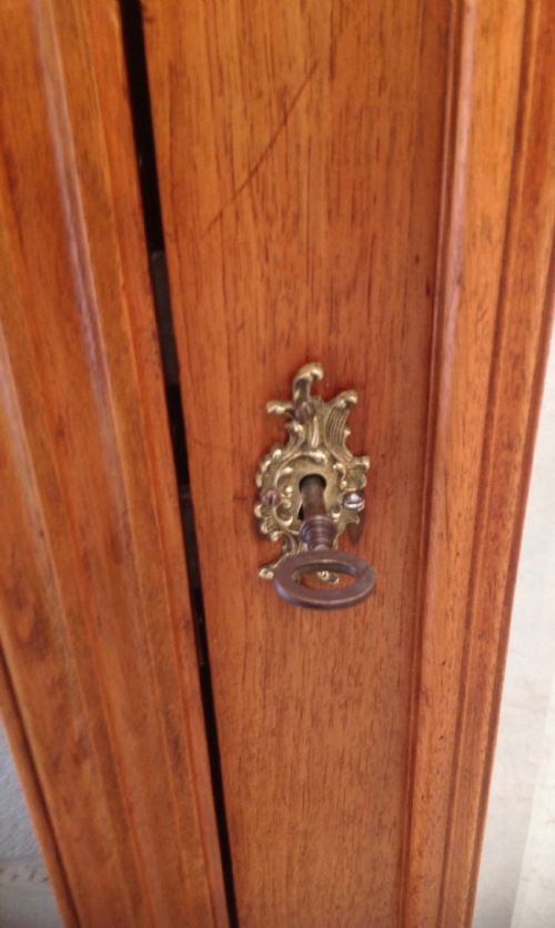 ANTIQUE FRENCH WALNUT ARMOIRE - ADDITIONAL PHOTO 7