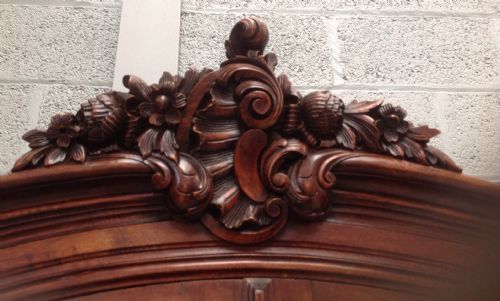 ANTIQUE FRENCH FOUR DOOR ARMOIRE - ADDITIONAL PHOTO 9
