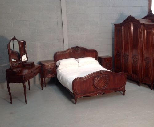suberb walnut french bedroom suite - CATEGORY: ANTIQUE FURNITURE - DATED 1900