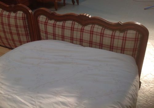 ANTIQUE PAIR OF FRENCH OAK SINGLE BEDS - ADDITIONAL PHOTO 5