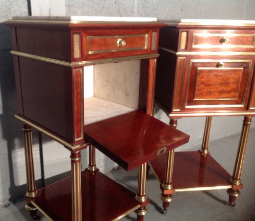 OUTSTANDING QUALITY PAIR OF FRENCH BEDSIDE CABINETS - ADDITIONAL PHOTO 3