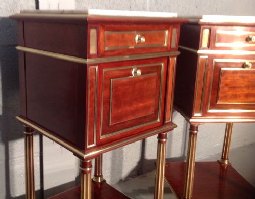 OUTSTANDING QUALITY PAIR OF FRENCH BEDSIDE CABINETS - ADDITIONAL PHOTO 5