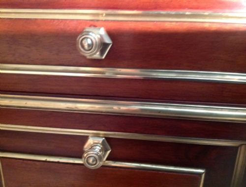 OUTSTANDING QUALITY PAIR OF FRENCH BEDSIDE CABINETS - ADDITIONAL PHOTO 12