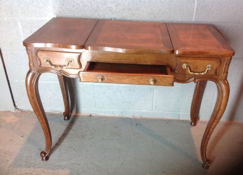 ANTIQUE FRENCH OAK DRESSING TABLE - ADDITIONAL PHOTO 2