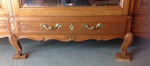 LARGE OAK TRIPLE BREAKFRONT FRENCH ARMOIRE - ADDITIONAL PHOTO 3