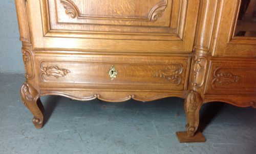 LARGE OAK TRIPLE BREAKFRONT FRENCH ARMOIRE - ADDITIONAL PHOTO 4